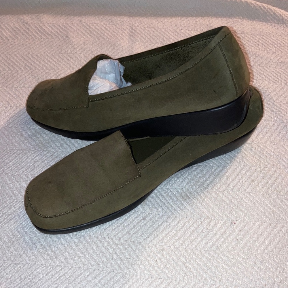womens Covington size 10 brown leather loafers